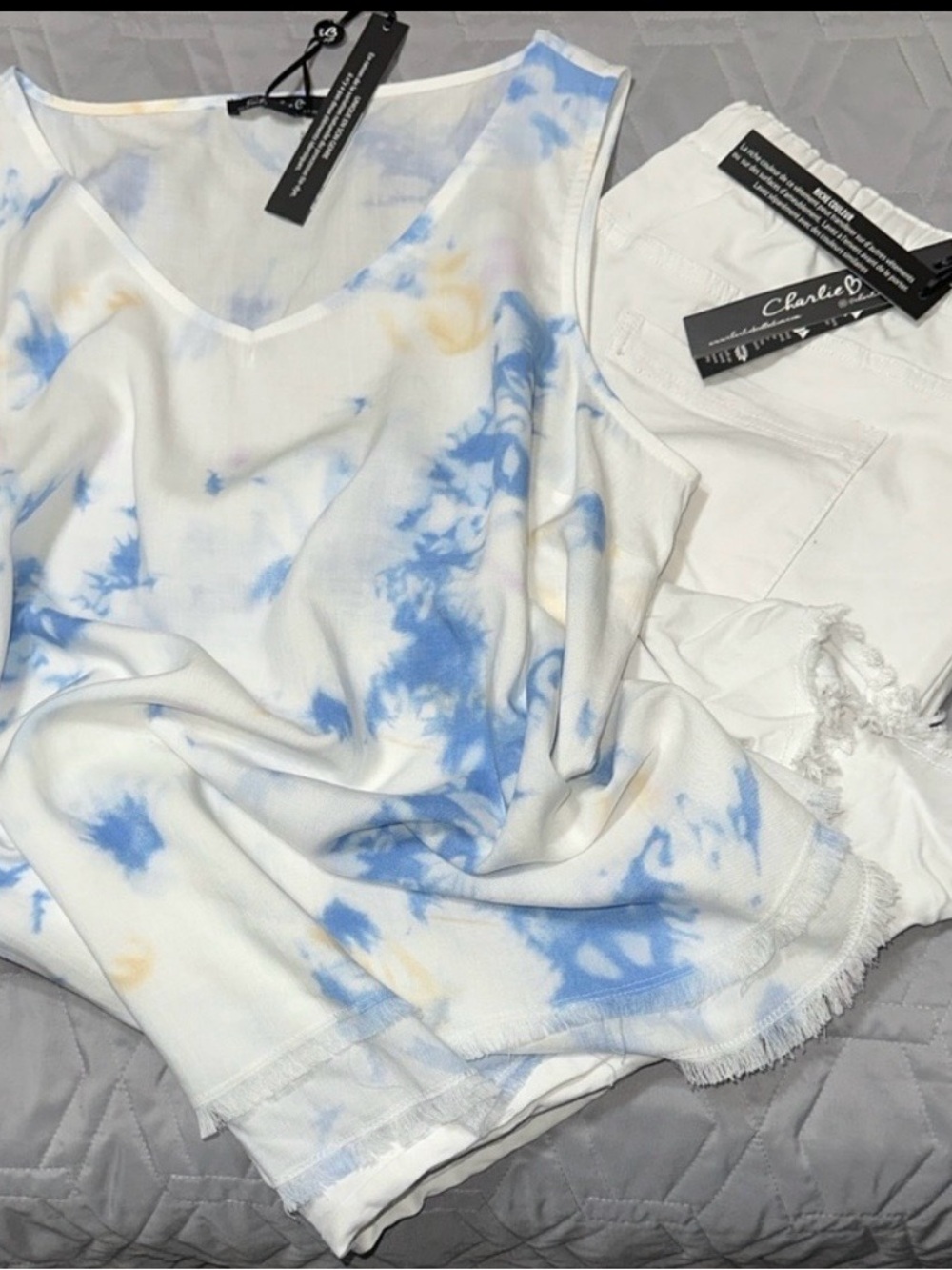 Sz L⭐️NWT Charlie B Celestial Sky 💯% Tencel Sleeveless Top With Frayed Hem.